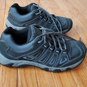 KEEN Mens hiking walking shoe